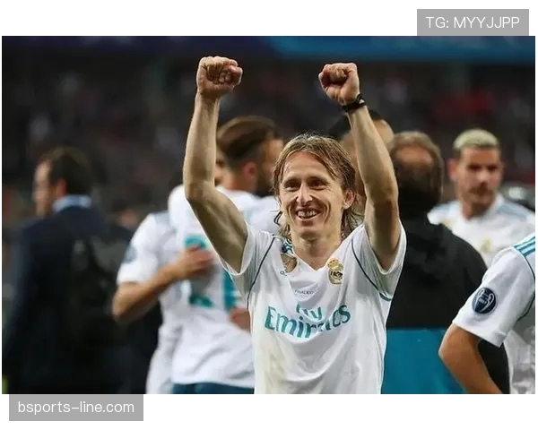 德容与莫德里奇中场核心对比：组织能力与节奏控制差异解析