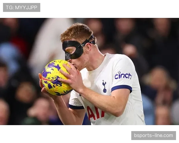 热刺内部裂痕加剧：主帅战术偏差成关键争议点，球队争冠之路面临全面崩盘！